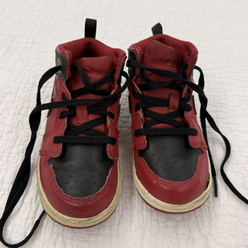 Nike Air Jordan 1 Retro Mid Athletic Boy's Size 10C Sneakers Red & Black